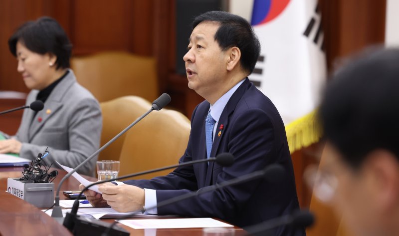 [서울=뉴시스] 추상철 기자 = 구윤철 부총리 겸 기획재정부 장관이 2일 오전 서울 종로구 정부서울청사에서 열린 경제관계장관회의 겸 물가관계장관회의에서 발언하고 있다. 2025.12.02. scchoo@newsis.com