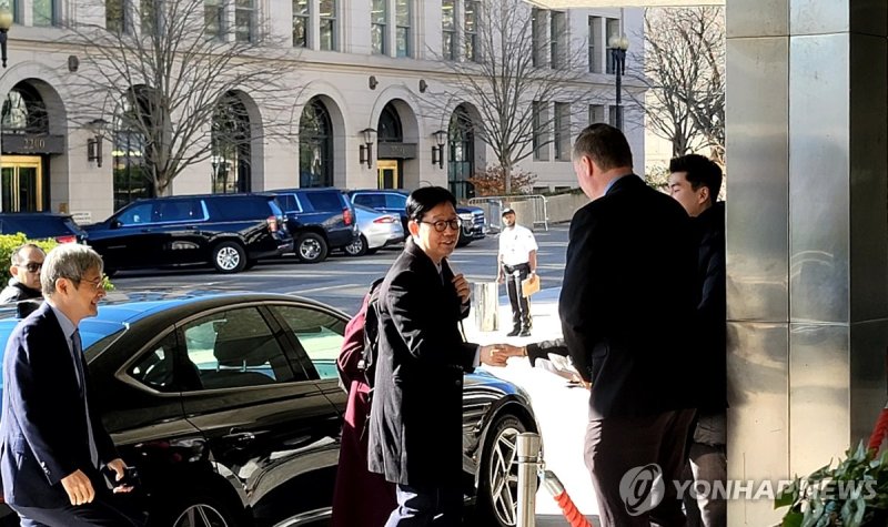 미 국무부 청사 입장하는 박윤주 외교1차관 (출처=연합뉴스)