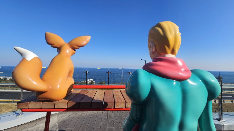 포항~영덕고속도로 하행선 포항휴게소 전망대에 설치된 캐릭터 조형물.2025.12.2/뉴스1 최창호 기자