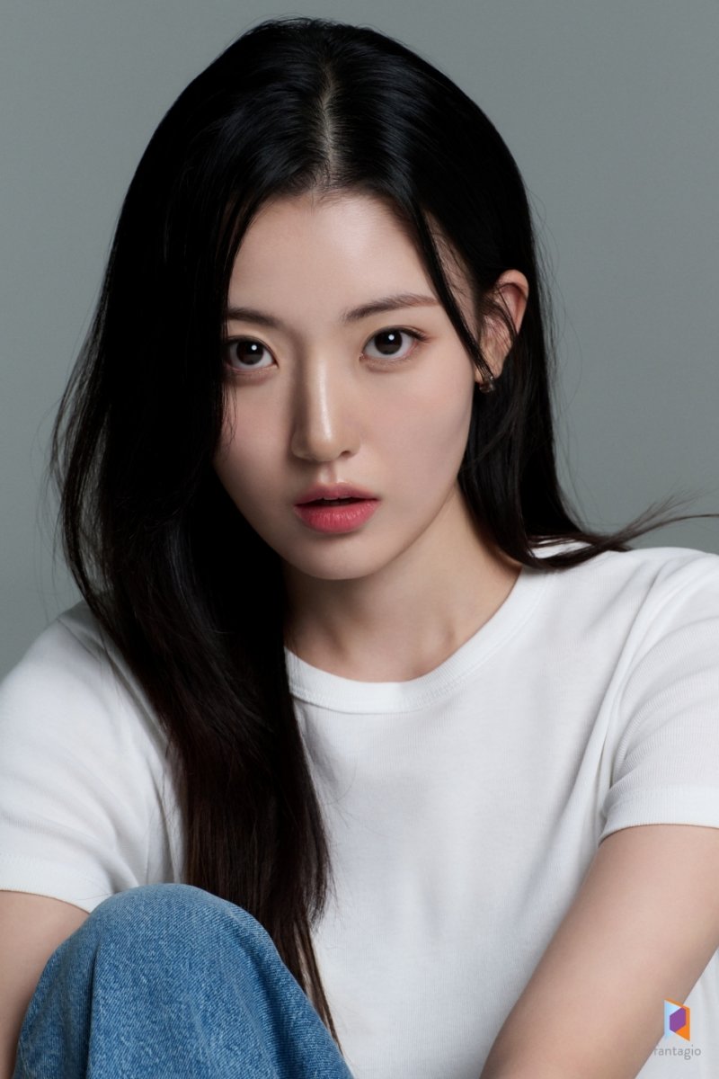 정다빈, 백윤식·이성경과 한솥밥…판타지오 전속계약