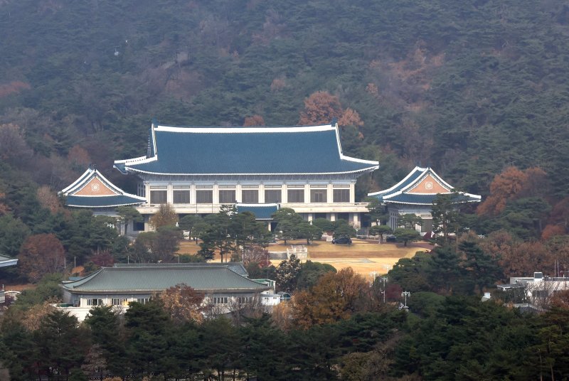 지난달 24일 서울 정부서울청사에서 바라본 청와대 모습. 2025.11.24/뉴스1 ⓒ News1 임세영 기자