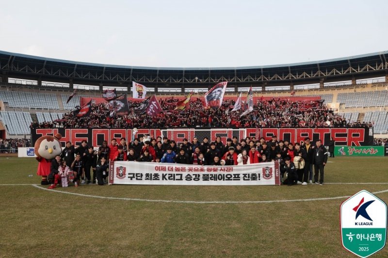 창단 추 처음으로 K리그 승강 PO 나서는 부천 선수단. (출처=연합뉴스)