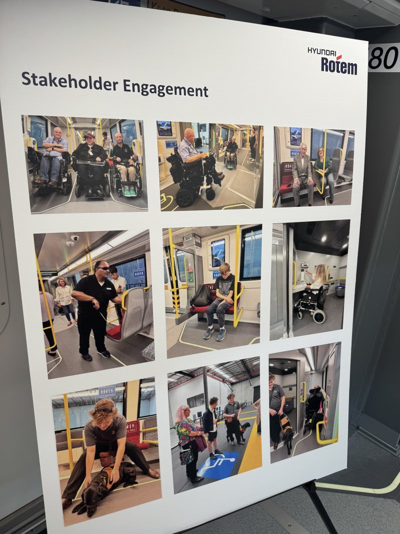 지난달 25일 호주 브리즈번에 위치한 현대로템 창고에 위치한 QTMP 전동차 목업에 전시된 패널. 장애인을 비롯한 이해관계자들이 목업을 체험해보는 모습이 담겼다. 2025.12.2/뉴스1 ⓒ News1 박종홍 기자