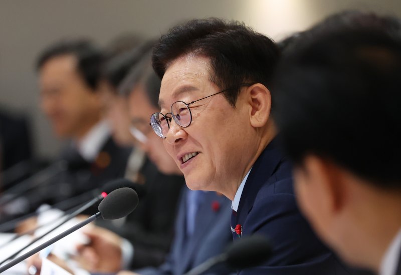 [서울=뉴시스] 고범준 기자 = 이재명 대통령이 2일 서울 용산 대통령실 청사에서 열린 국무회의에서 발언하고 있다. (대통령실통신사진기자단) 2025.12.02. bjko@newsis.com