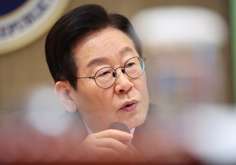 [서울=뉴시스] 고범준 기자 = 이재명 대통령이 2일 서울 용산 대통령실 청사에서 열린 국무회의에서 발언하고 있다. (대통령실통신사진기자단) 2025.12.02. bjko@newsis.com