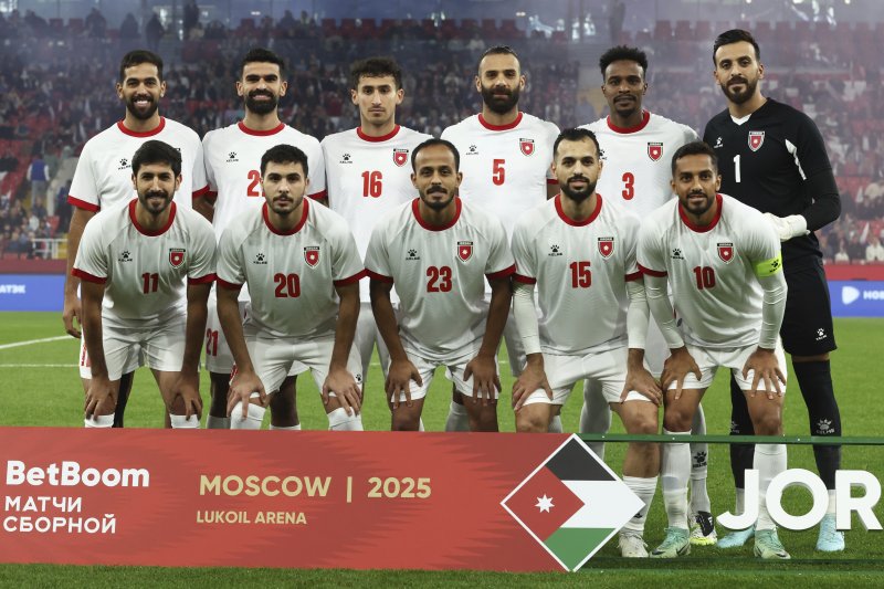 [모스크바=AP/뉴시스] 요르단 축구 국가대표팀과 야잔(윗줄 오른쪽에서 3번째). 2025.09.04.