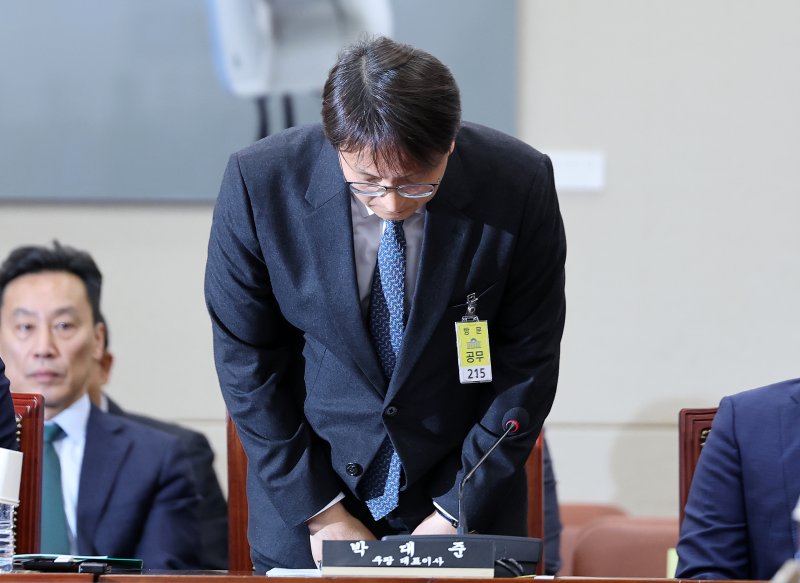 박대준 쿠팡 대표이사가 2일 서울 여의도 국회에서 열린 제429회국회(정기회) 과학기술정보방송통신위원회 제18차 전체회의에 출석해 인사하고 있다. 2025.12.2/뉴스1 ⓒ News1 이승배 기자