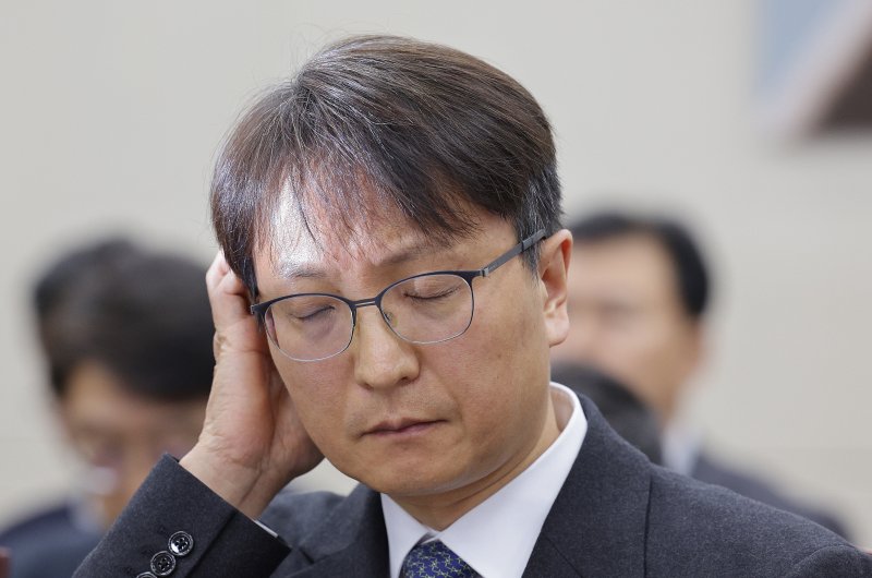 박대준 쿠팡 대표이사가 2일 서울 여의도 국회 과학기술정보방송통신위원회에서 열린 쿠팡 침해사고 관련 현안 질의에서 생각에 잠겨 있다. 2025.12.2/뉴스1 ⓒ News1 신웅수 기자