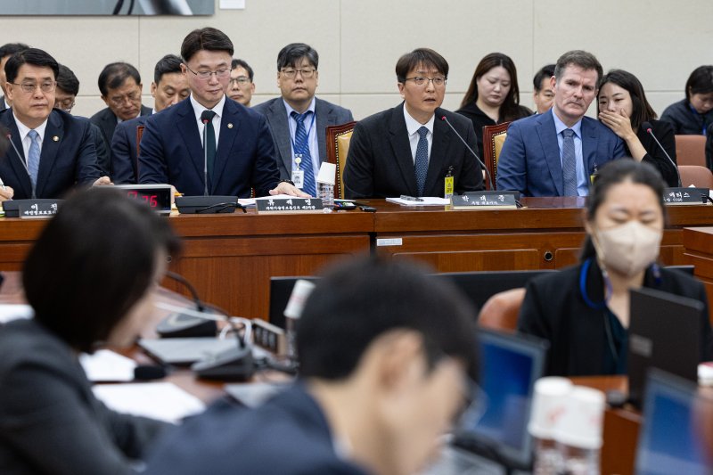 박대준 쿠팡 대표이사가 2일 서울 여의도 국회에서 열린 제429회국회(정기회) 과학기술정보방송통신위원회 제18차 전체회의에 출석해 의원 질의에 답변하고 있다. 2025.12.2/뉴스1 ⓒ News1 이승배 기자