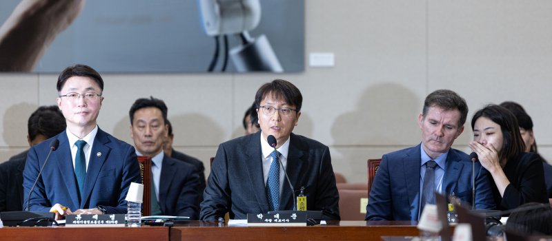 박대준 쿠팡 대표이사가 2일 서울 여의도 국회에서 열린 제429회국회(정기회) 과학기술정보방송통신위원회 제18차 전체회의에 출석해 의원 질의에 답변하고 있다. 2025.12.2/뉴스1 ⓒ News1 이승배 기자