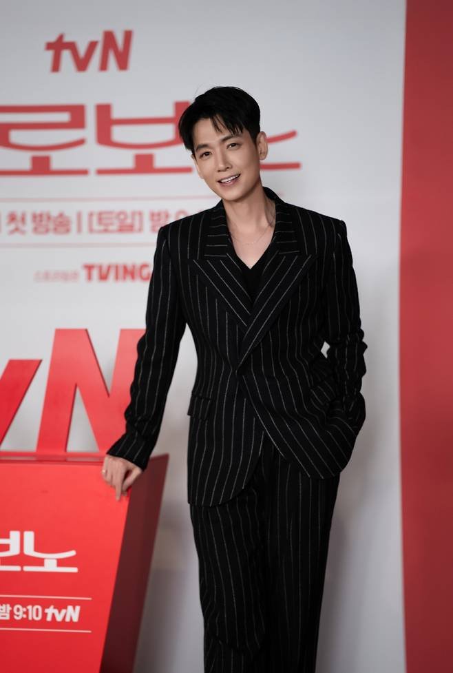 정경호, 공익변호사 "사회면 절로 눈길 가"