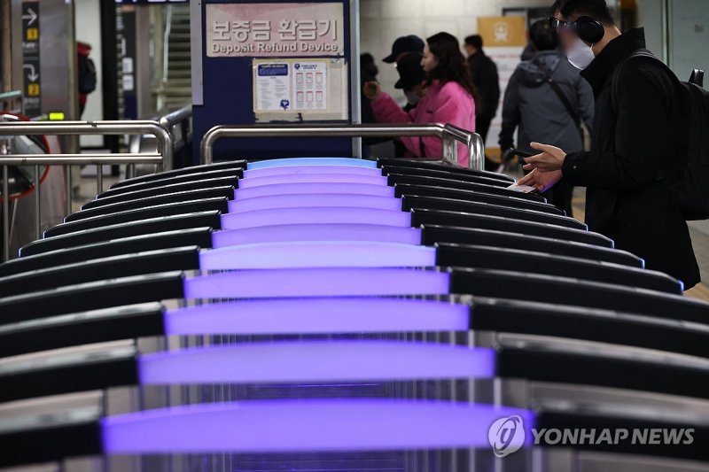 오늘도 지하철 '준법운행' (출처=연합뉴스)