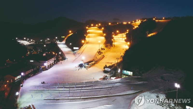 엘리시안 강촌 스키장 야경 (출처=연합뉴스)