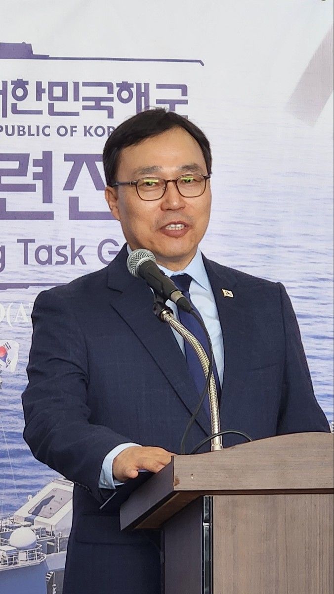 최영삼 주베트남 대사가 2일 다낭 띠엔사항에 열린 대한민국 해군 훈련함 '한산도 함'의 입항 환영식에서 축사를 하고 있다.