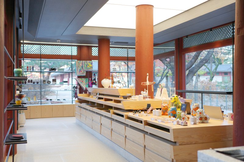 [서울=뉴시스] K-Heritage Store 덕수궁 내부 전경 (사진=국가유산진흥원 제공) 2025.12.02. photo@newsis.com *재판매 및 DB 금지