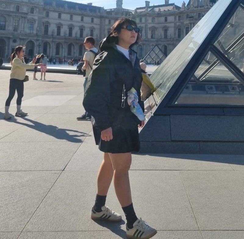 '163㎝·48㎏ 된' 이수지, 파리서 활짝…여행 만끽 중