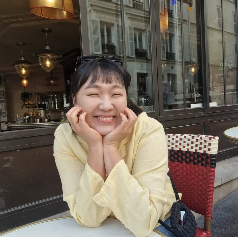 '163㎝·48㎏ 된' 이수지, 파리서 활짝…여행 만끽 중