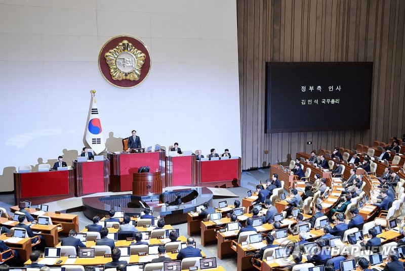 김민석 국무총리, 예산안 가결 뒤 인사 (출처=연합뉴스)