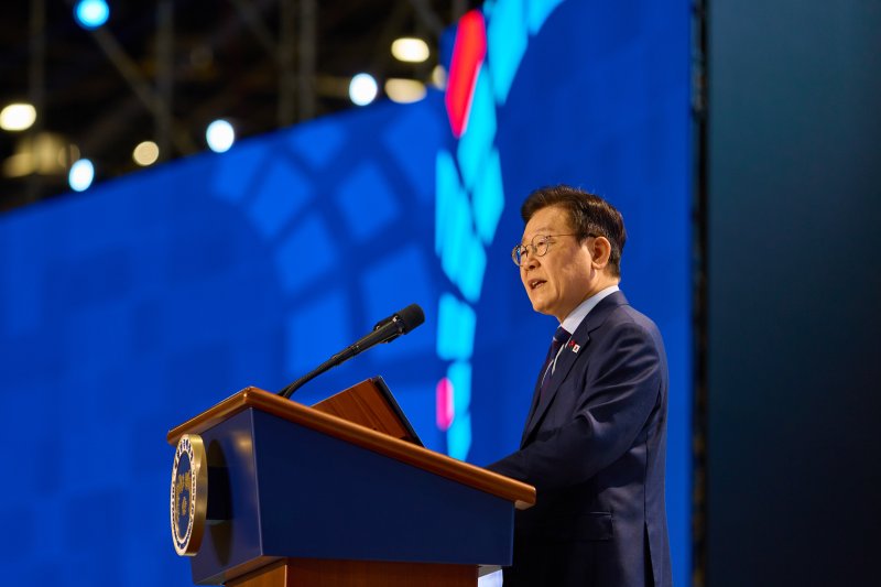 이재명 대통령이 지난 2일 경기 고양시 킨텍스에서 열린 제22기 민주평화통일자문회의 출범회의에서 연설하고 있다. (대통령실 제공. 재판매 및 DB 금지) 2025.12.2/뉴스1 ⓒ News1 이재명 기자 /사진=뉴스1