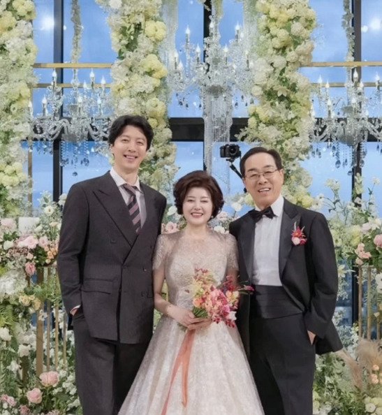 이동건 리마인드 웨딩에 활짝…서프라이즈 대성공