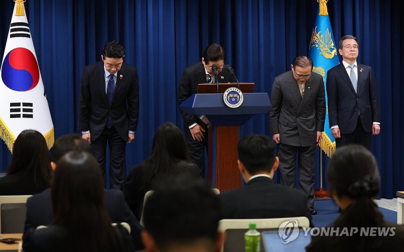 이재명 대통령, 특별성명 마치고 인사 (출처=연합뉴스)