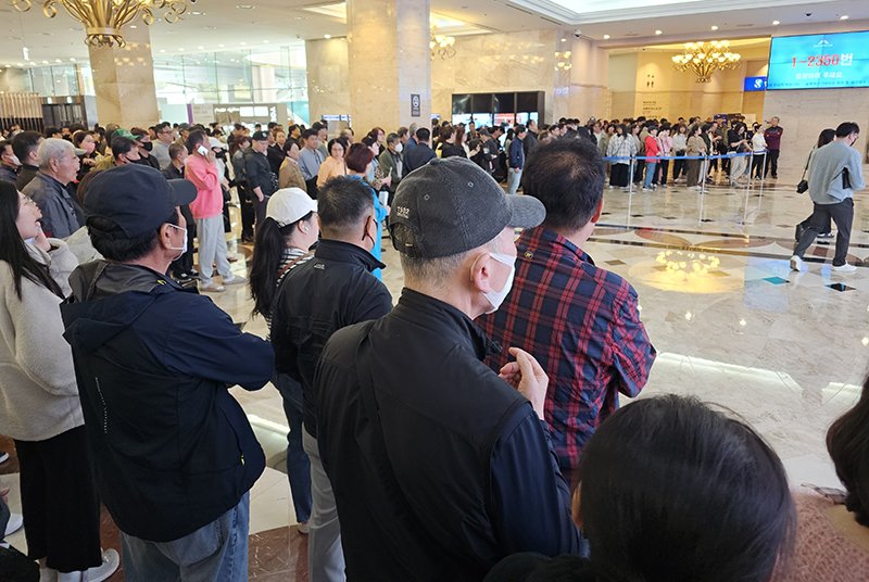 강원랜드는 20시간 영업으로 고객들이 이른 새벽부터 ARS 당첨번호에 따라 입장전쟁을 치르고 있다.(사진=뉴시스) *재판매 및 DB 금지