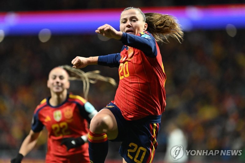 골 세리머니 하는 스페인의 클라우디아 피나. (출처=연합뉴스)