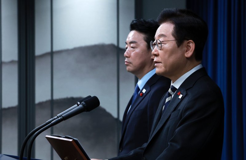 [서울=뉴시스] 고범준 기자 = 이재명 대통령이 3일 서울 용산 대통령실 청사에서 '빛의 혁명 1주년, 대통령 대국민 특별성명' 발표를 하고 있다. 2025.12.03. bjko@newsis.com