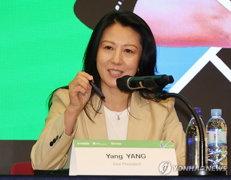 질문에 답하는 양양 WADA 부회장 (출처=연합뉴스)