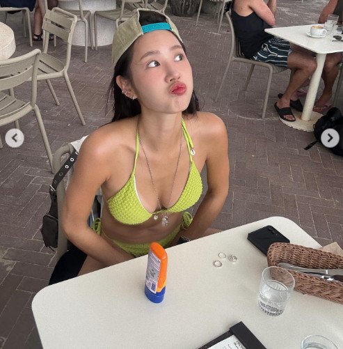 10㎏ 뺀 소유, 해외 휴양지서 뽐낸 과감 비키니 자태…볼륨감 과시