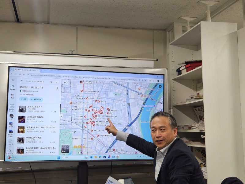 [오사카=뉴시스] 나이토 사토시 진로재팬 부서장이 28일 일본 aT 오사카지사에서 농림축산식품부 취재단에게 일본 내 한국주류 판매 현황을 설명하고 있다. (사진=임소현 기자) *재판매 및 DB 금지