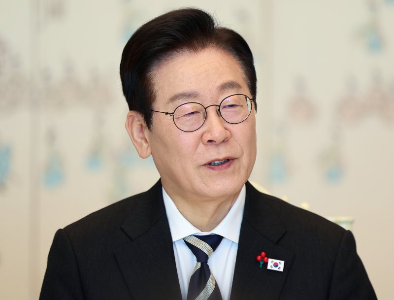 [서울=뉴시스] 고범준 기자 = 이재명 대통령이 3일 서울 용산 대통령실 청사에서 열린 5부 요인 초청 오찬에서 발언하고 있다. (대통령실통신사진기자단) 2025.12.03. bjko@newsis.com