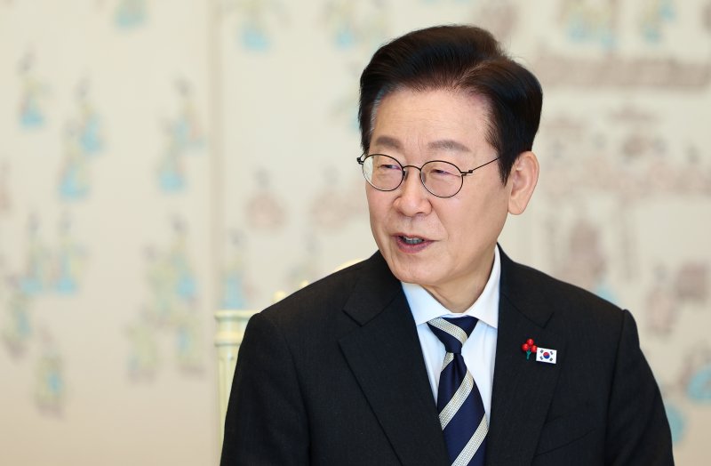 [서울=뉴시스] 고범준 기자 = 이재명 대통령이 3일 서울 용산 대통령실 청사에서 열린 5부 요인 초청 오찬에서 발언하고 있다. (대통령실통신사진기자단) 2025.12.03. bjko@newsis.com