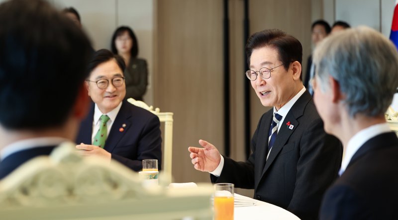 [서울=뉴시스] 고범준 기자 = 이재명 대통령이 3일 서울 용산 대통령실 청사에서 열린 5부 요인 초청 오찬에서 발언하고 있다. (대통령실통신사진기자단) 2025.12.03. bjko@newsis.com