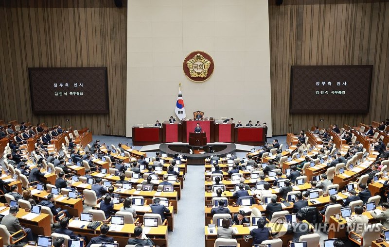 김민석 국무총리, 예산안 가결 뒤 인사 (출처=연합뉴스)