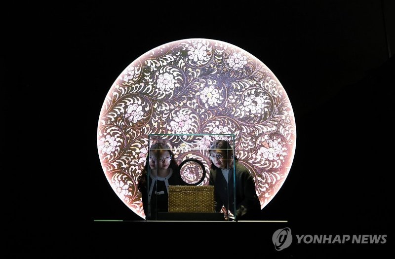 '나전국화넝쿨무늬상자의 과학적 조사 결과 및 과정은' (출처=연합뉴스)