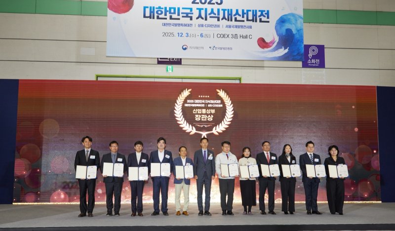 산업통상자원부장관상 수상자들 (출처=연합뉴스)