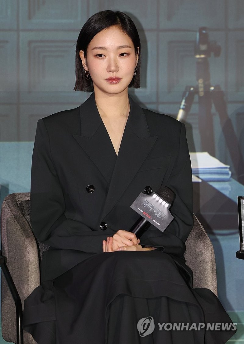 질문 듣는 김고은 (출처=연합뉴스)