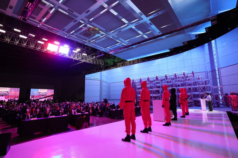 3일 대전광역시 유성구 스튜디오큐브에서 열린 버추얼 스튜디오 개관식에서 유현석 한국콘텐츠진흥원 원장 직무대행 축사 때 드라마 '넷플릭스' 퍼포먼스가 펼쳐지고 있다. (사진=문화체육관광부 제공) *재판매 및 DB 금지