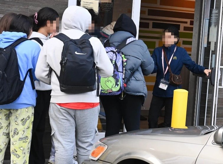 10대 출입 금지시킨 뉴욕 맥도날드 "학생들이 매장에서..."