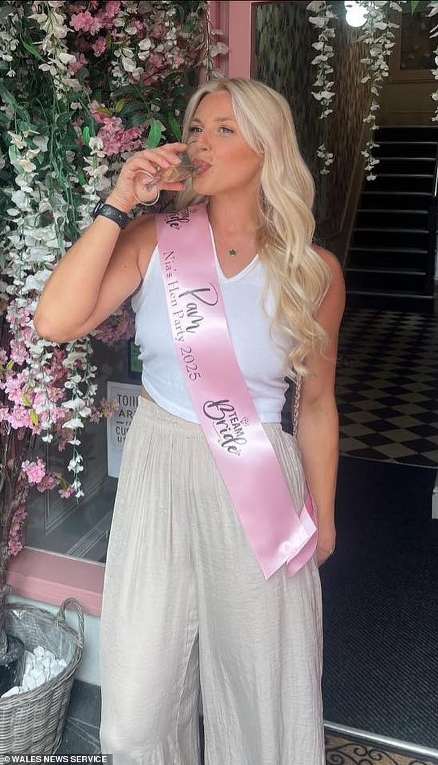 20대 여경, 술 취해 동료 주요부위 움켜쥐고...'경악'