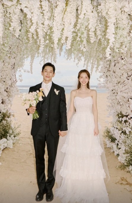 발리에서 영화처럼…온주완·방민아 극비 결혼식 사진 공개