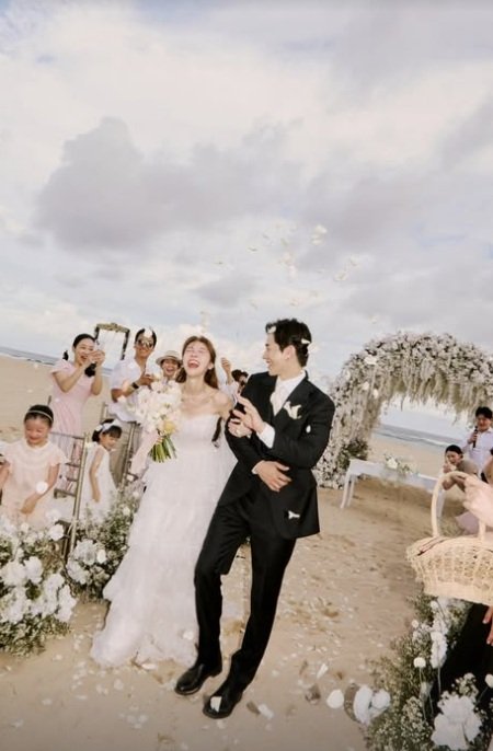 발리에서 영화처럼…온주완·방민아 극비 결혼식 사진 공개