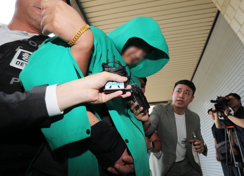 태국 파타야에서 공범 2명과 함께 한국인 관광객을 납치 살해한 혐의를 받는 피의자가 12일 오후 경남 창원 성산구 창원지방법원에서 열린 구속 전 피의자 심문(영장실질심사)에 출석하고 있다. 2024.7.12/뉴스1 ⓒ News1 윤일지 기자