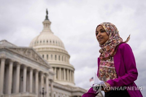 첫 소말리아계 미국 연방 하원의원 일한 오마르 (출처=연합뉴스)