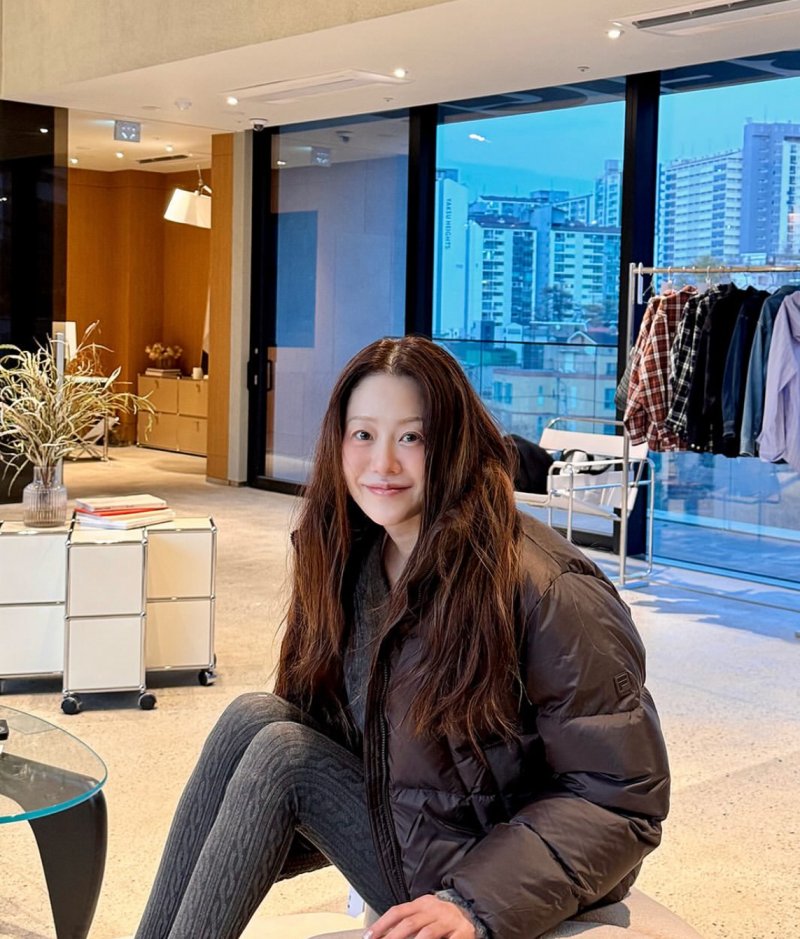 54세 고현정 청순 매력…하트로 애교까지