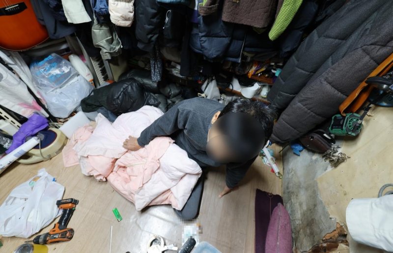 쪽방촌에 사는 주민 (출처=연합뉴스)