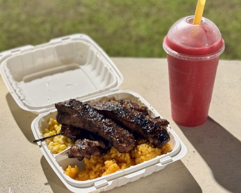 차모로 야시장에서 가장 유명한 크리스 바베큐 ⓒ News1 이민주 기자