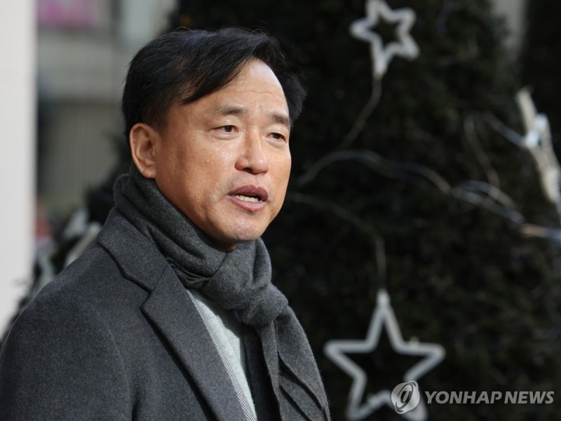 출근하는 김종철 방미통위원장 후보자 (출처=연합뉴스)