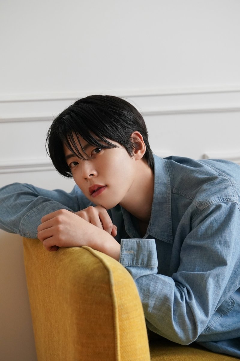 '열일 행보' 최우성, 새 프로필 공개…순도 100% 청량 매력